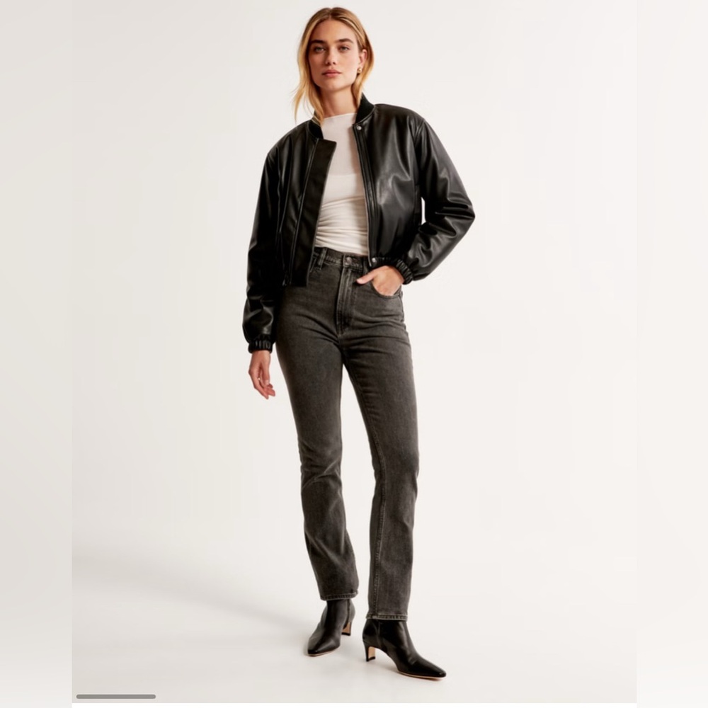 Abercrombie & Fitch 90s Slim Straight Ultra High Rise Jeans – Black – 26